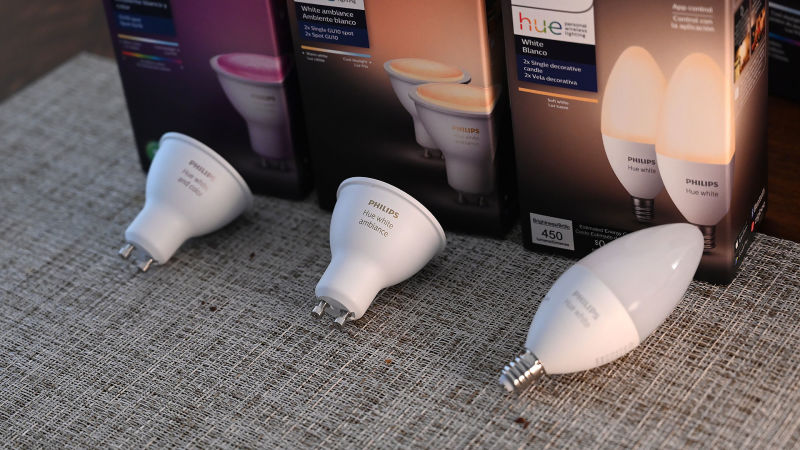 La nueva bombilla vela de Philips tiene más brillo y soporte BluetoothFoto: Sam Rutherford (Gizmodo)